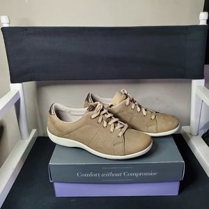 ARAVON Womens Lia Tie Sneaker Size 9.5N